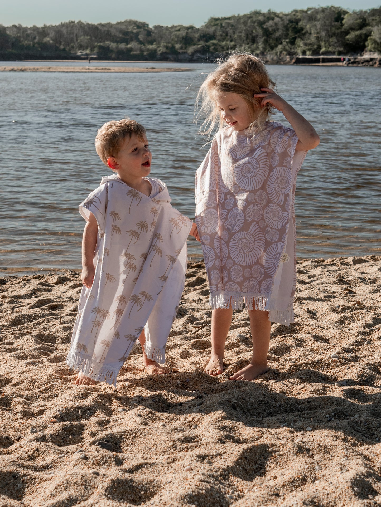 Hooded Towel - Sandy shells