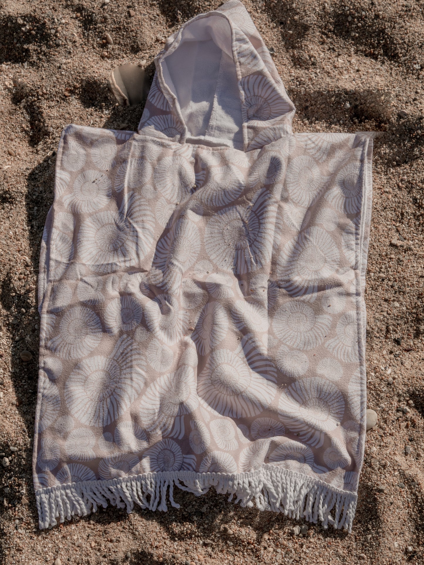 Hooded Towel - Sandy shells